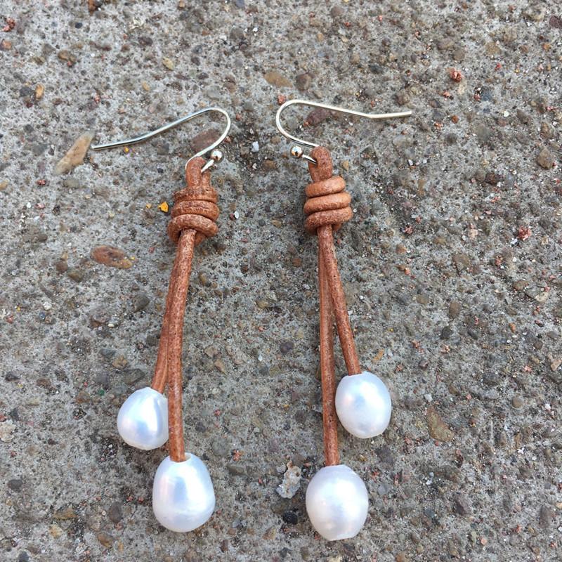 

Dongmu ornaments Bohemian style leather rope weaving freshwater pearl earrings ladies classic earrings New Year gift