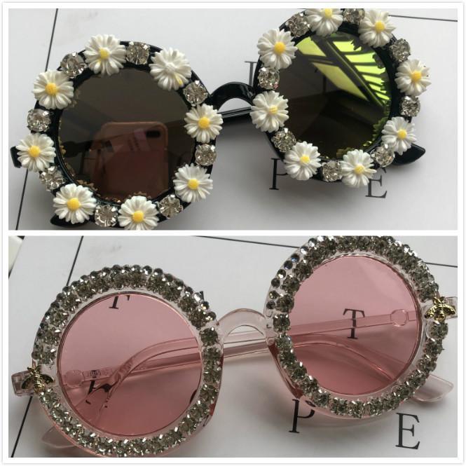 

2pcs/lots Round Women Sunglasses Flower Design Lady Eyewear Diamond Small Shades Pink Eyeglasses Mirror UV 400 Sun Glasses1