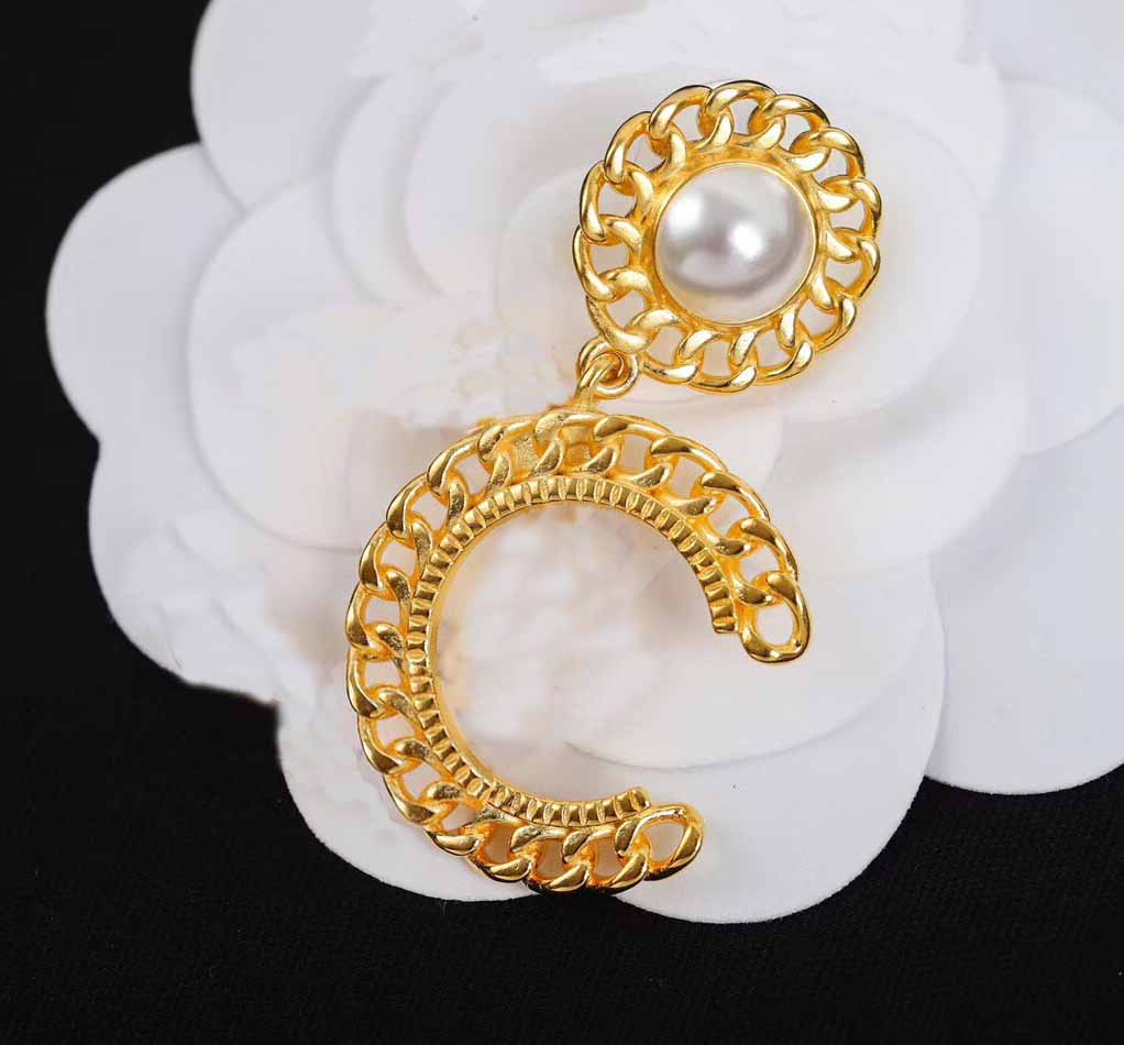 

2021 Hot sale Luxurious quality hollow design drop earring with hollow design and pearl for women and girl friend gift with box free shippin