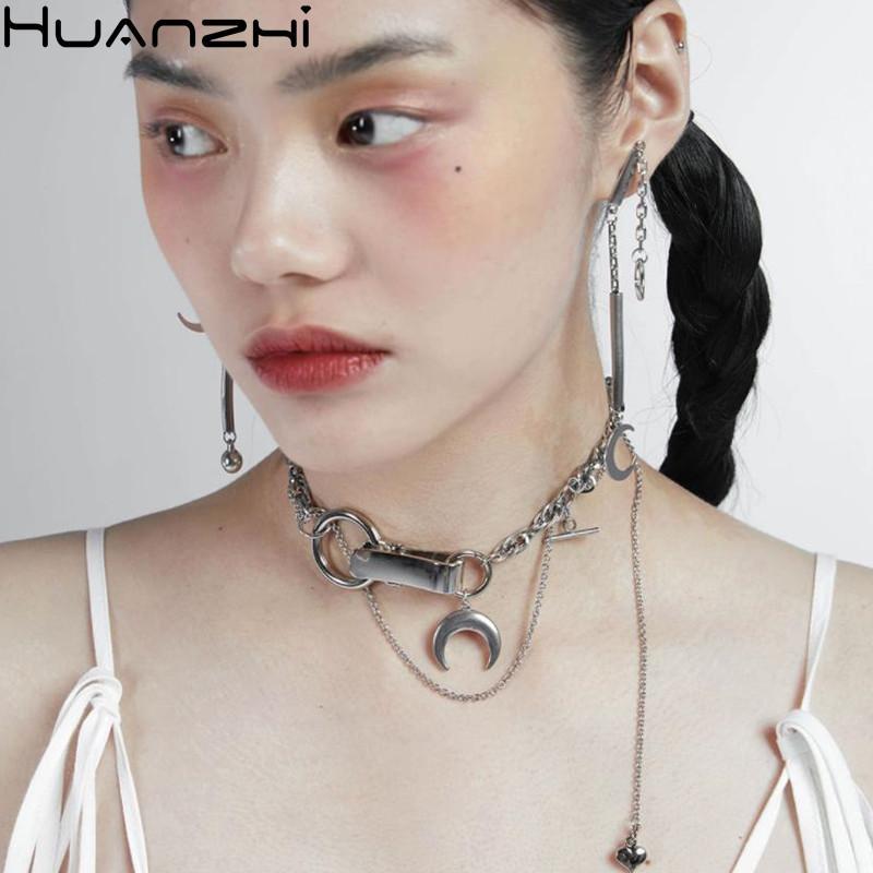 

HUANZHI 2020 New Punk Design Clip Buckle Stitching Moon Heart Pendant Choker Necklace for Women Men Party Couple Accessories1, Golden;silver