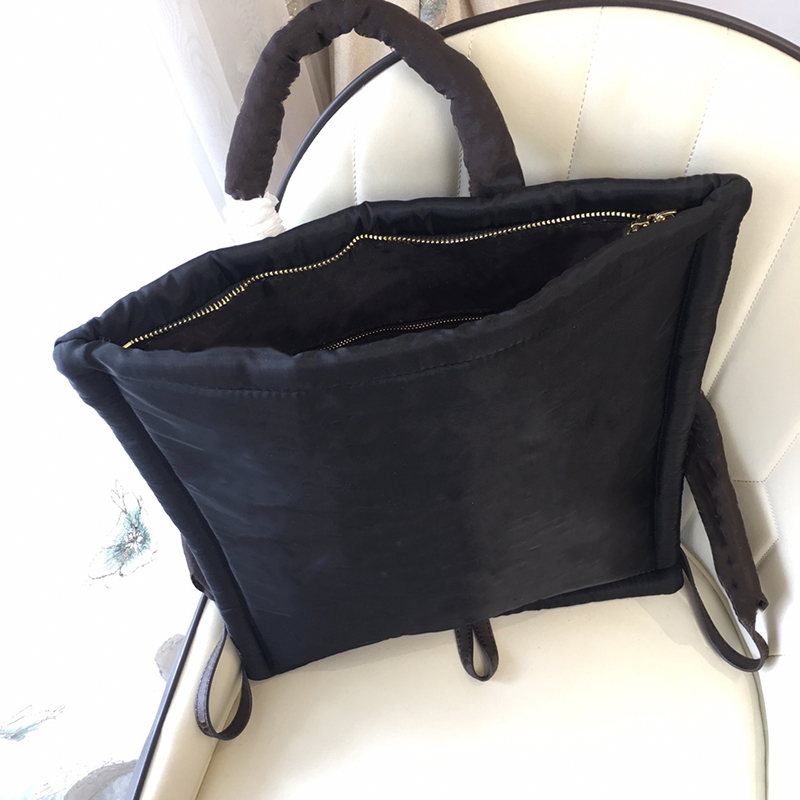 

2022HIgh Quality Womens ONTHEGO GM Pillow Bags Beige Black Econyl Handbag Regenerated Nylon Shoulder Bag Fashion Packback Canvas, Color 7
