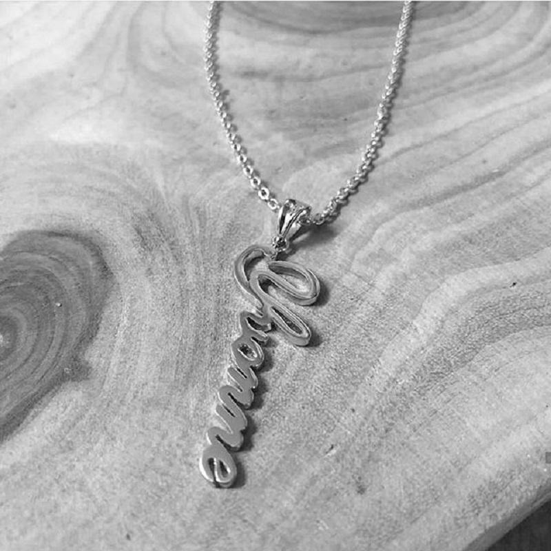 

Personality Name Vertical Pendant Necklace Custom Cursive Nameplate Necklace Female Handmade Jewelry Gift Birthday Gift