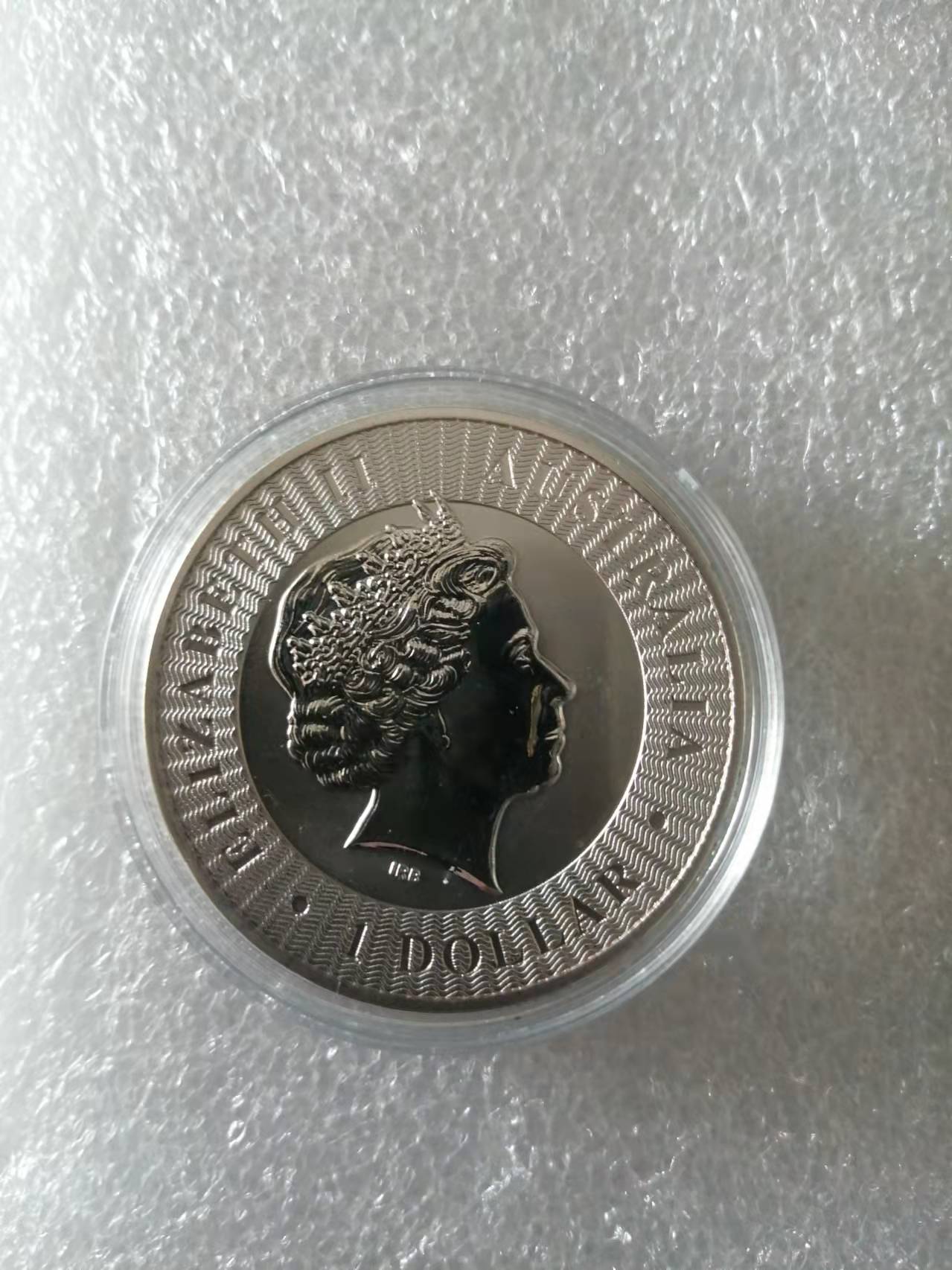 

Brass plated gift Australia $1 1 Troy Oz Silver Kangaroo coin,Without Magnetic coin