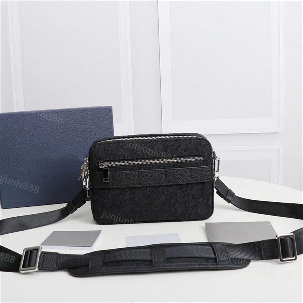 

high quality designer men's waist bag chest foreskin leather is soft and perfect, and a variety of chest bags styles are available