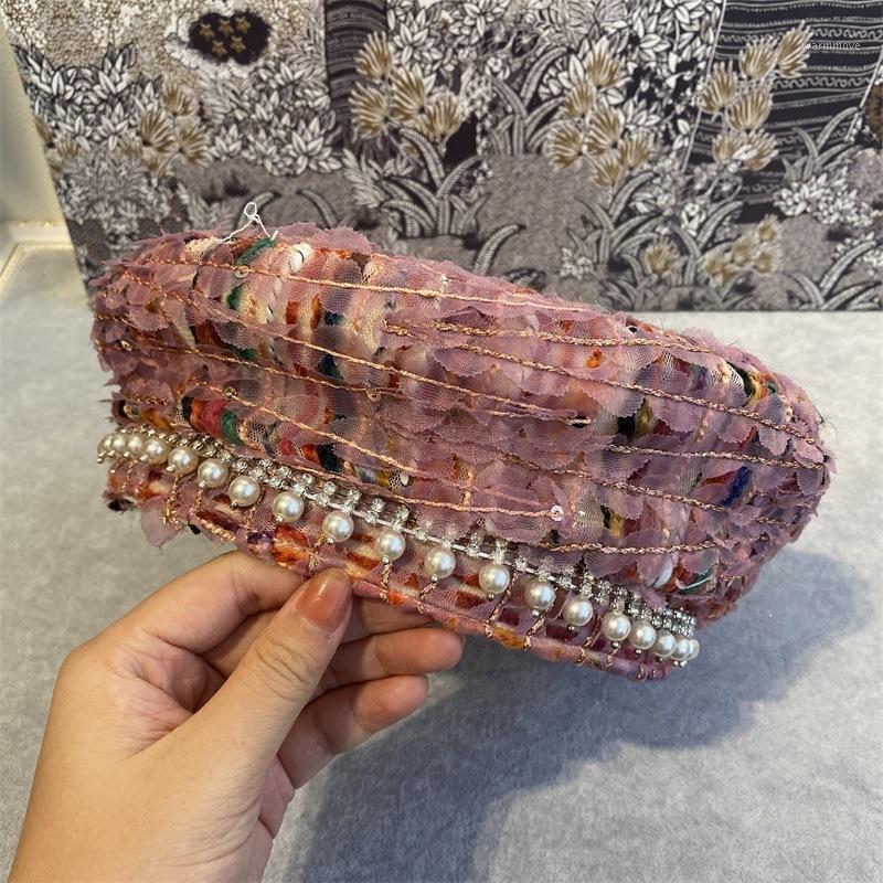 

202010-jingle colour Thick lace mixed knitting pearl Shining rhines leisure street beret hat women Leisure painter hat1, Black