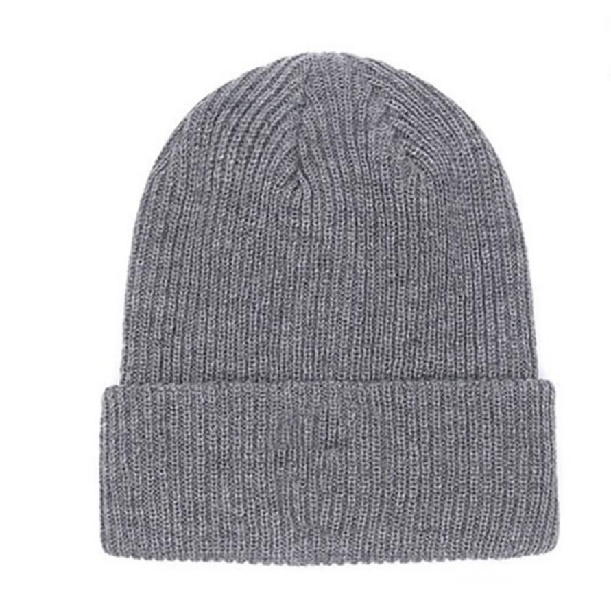 

Fashion Mens Women designer hats top quality knitted skull cap Embroidery badge outdoor sports wool hat women casual beanies, White