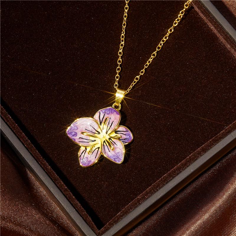 

Exquisite romantic purple blooming flower necklace pendant elegant and charming feminine charm jewelry Valentine's day gift