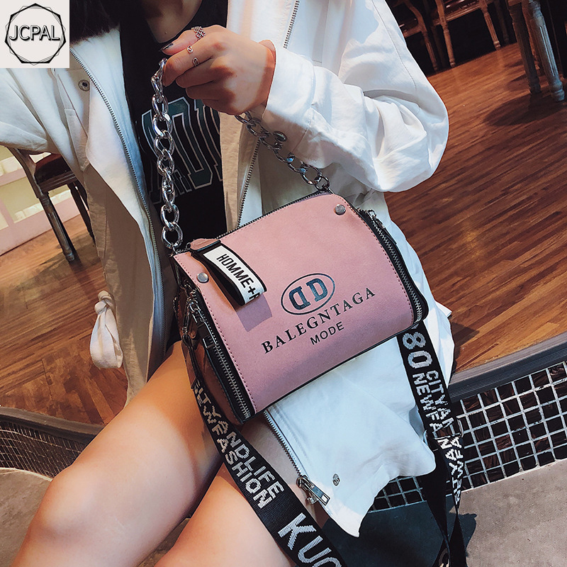 

Scrub Leather Messenger Bag 2019 New Fashion Women Handbags Letter Wide Strap Chains Design Bucket Shoulder Bag Bolsa Feminina C0121, Pink