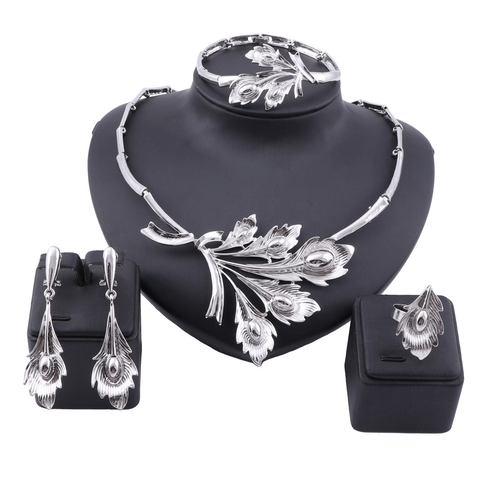 

Fashion Nigerian Wedding African Costume Jewelry Set Dubai Neckace Bangle Earrings Ring For Women Party Jewelry Sets 3 Colors