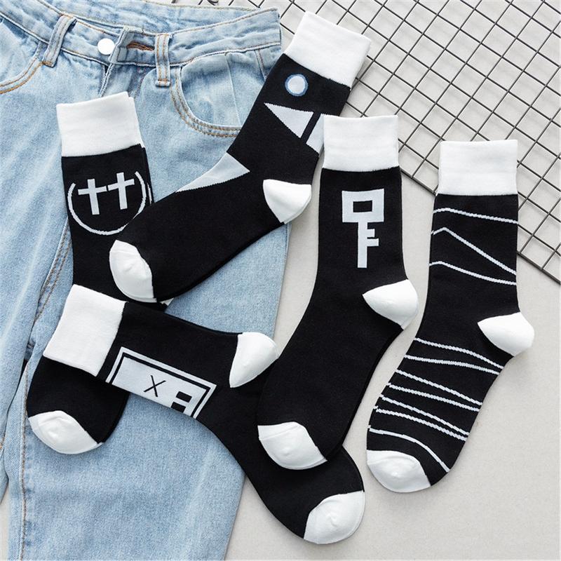 

Fashion Harajuku Streetwear Men woman Hip Hop Funny Socks geometry Creative Teen Socks White Black Cotton Skateboard