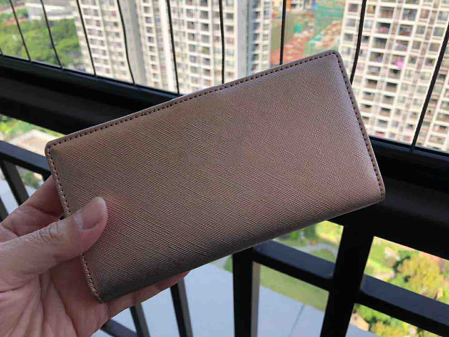 

Wholesale Luxury designer Long wallet cards holders key and wristlets Clutch PU leather purse card holder coin purse women wallet, Brown;gray