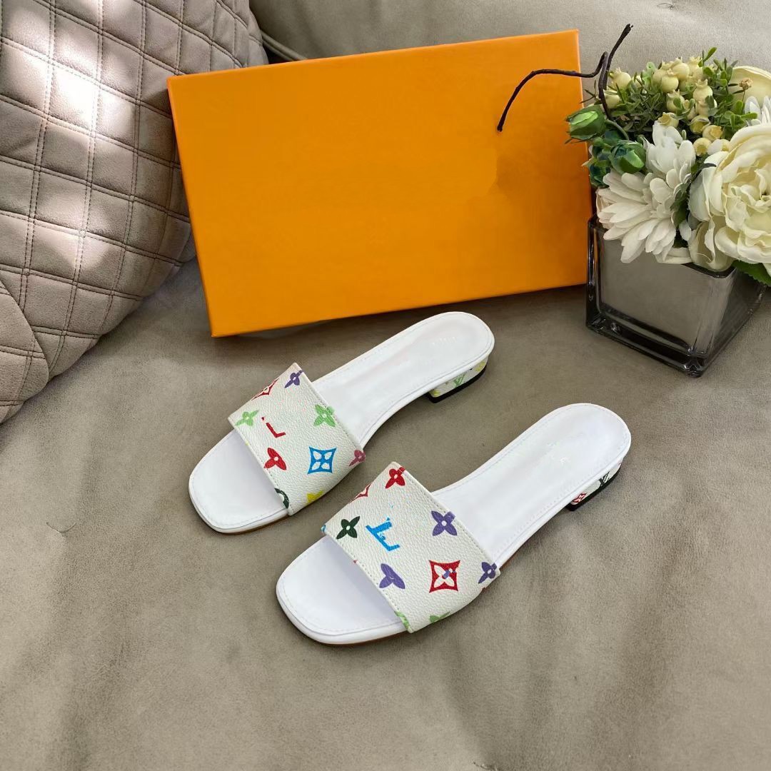 

Luxury Designer Scuffs Slipper Nice Summer Sandals Beach Slide Slippers Ladies Knitting Loafers Sexy Floral Color MKJL00001