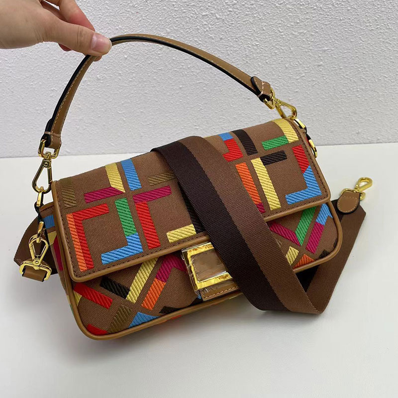 

Classic Shoulder Bag Limited Embroidered Designer Bag Women's Fashion Handbag Handmade Vintage Metal Sheet 27cm