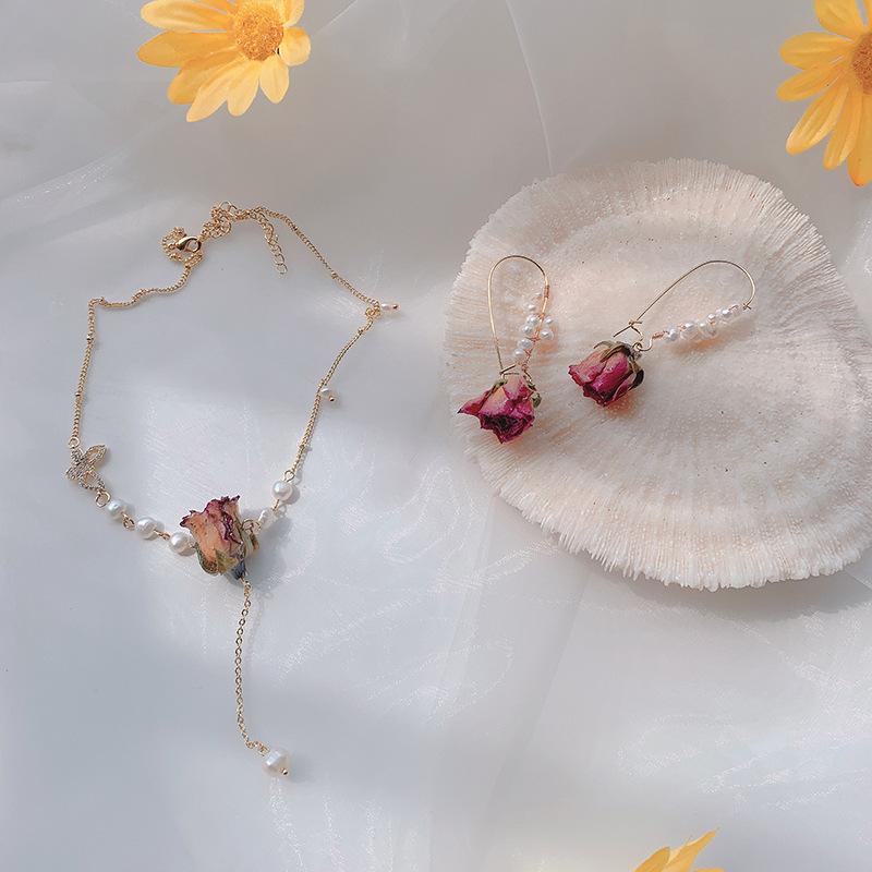 

Shiny Side New Accessories Crystal Butterfly Dried Flower stud Earrings for Women Vintage Pearl Earrings