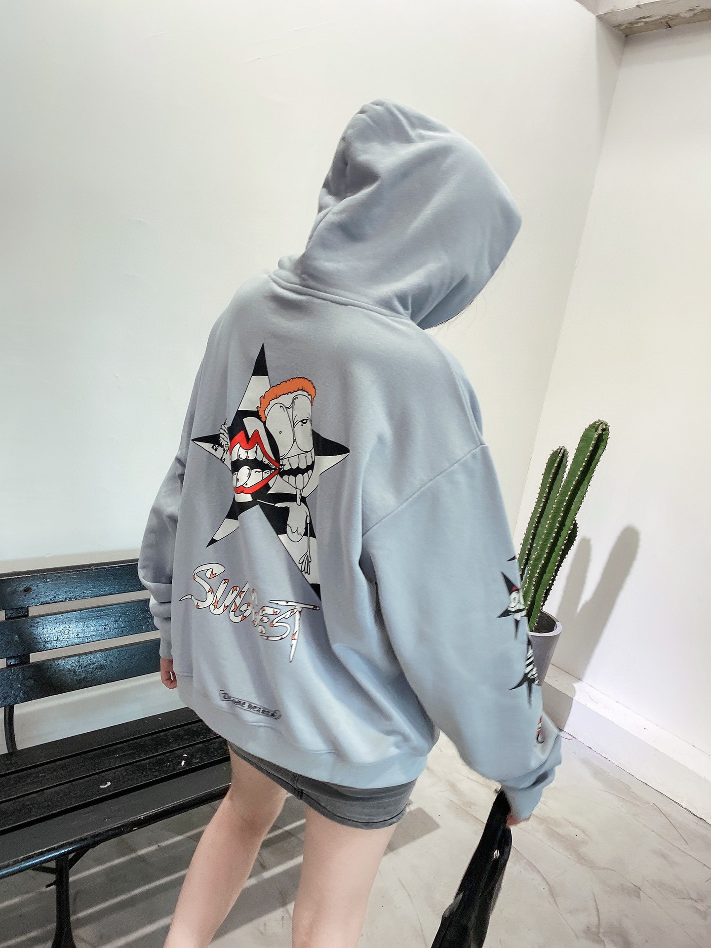 

Limited Ch Grey Graffiti Croxin Lip Embroidery Long Sleeve Hoodie for Couples, Black;brown