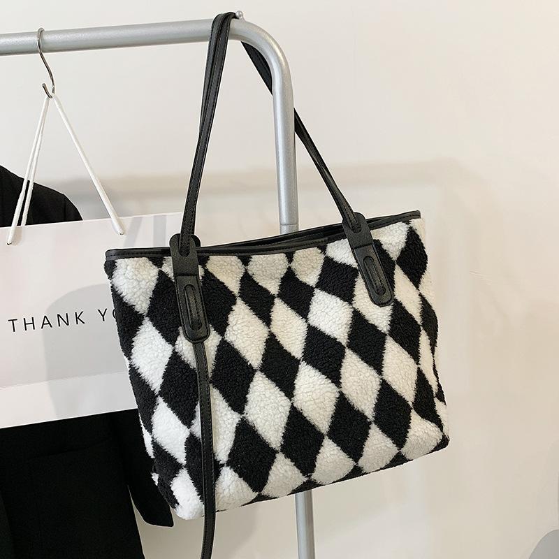 

Evening Bags Tote Plush Plaid For Women Luxury Desigenr Handbags Female Fashion Shopping Casual Large Capacity Shoulder Women's, Khaki b