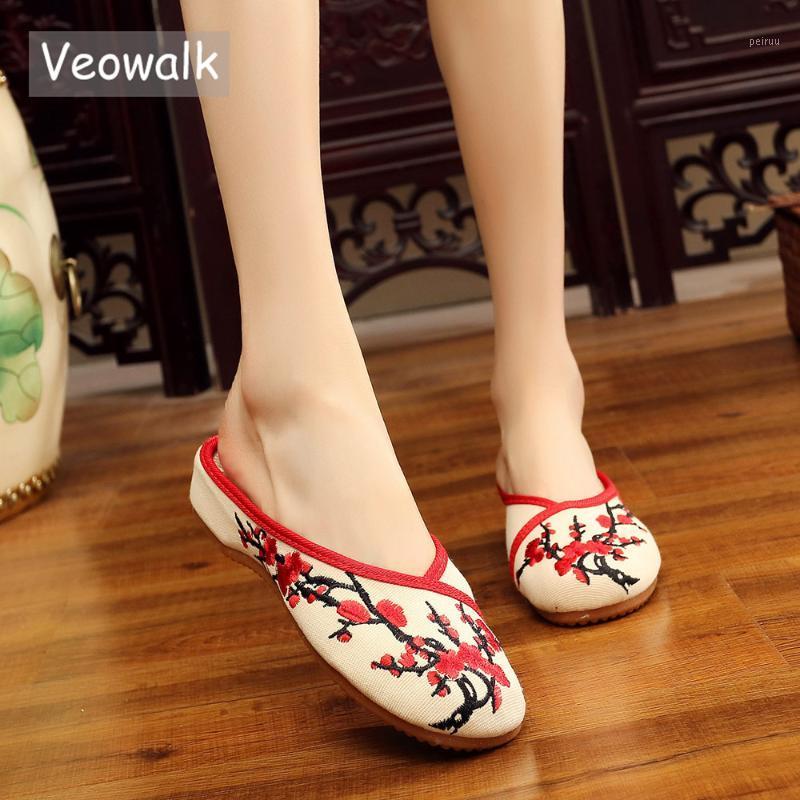 

Veowalk Chinese Plum Flowers Embroidered Women Cotton Mules Slippers Ladies Close Toe Leisure Comfort Flat Shoes zapatos mujer1, Red