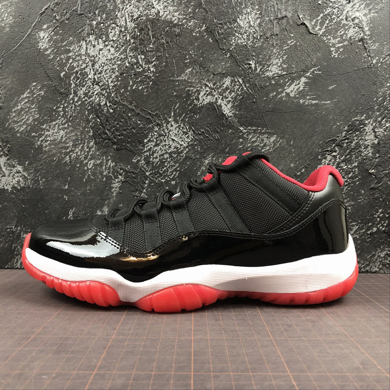 Qualité supérieure Jumpman 11 Retro Chaussures Low-Top Noir UNIVERSITY RED-BLACK-TRU Baskets de sport en plein air en fibre de carbone véritable