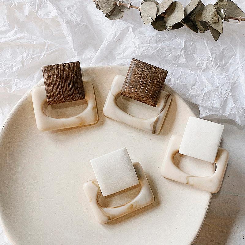 

AENSOA Vintage Big Resin Drop Earrings 2020 New Acetic Acid Wooden Large Korea Square Earrings Trendy Geometric Party Jewelry