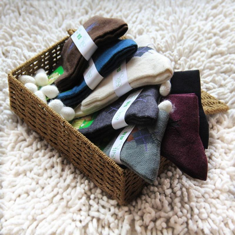 

5 Pairs Winter Men's Thicken Sheep's Socks Warm Retro Style Colorful Fashion Male Leisure Business Against Stench Stockings, Black