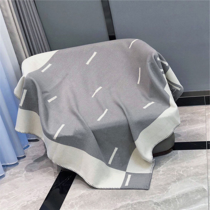 

Fancy Designer Blankets Letter Blanket Cashmere Women Luxury Letter Sublimation Winter Baby WEEKINS Beach Bathing Towel Bath Cotton 2201212D