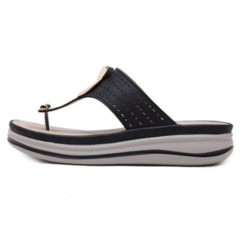 

2021 New Female Mode Summer Hollow Out Leather Anti-slip Flip Flops Fashion Metal Buckle Women's Beach Shoes 3VT3, Beige.
