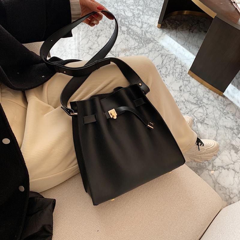 

Ladies Fashion Shoulder Bags Casual Big Bags Daily Travel Shopping Luxury Designer Women's Messenger, Black