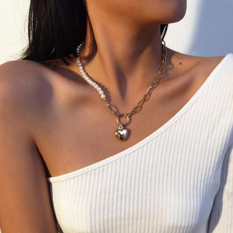 

UMKA Vintage Pearl Metal Heart Pendant Chain For Women 2021 Trend Stainless Steel Choker Clavicle Single-Layer New Necklace