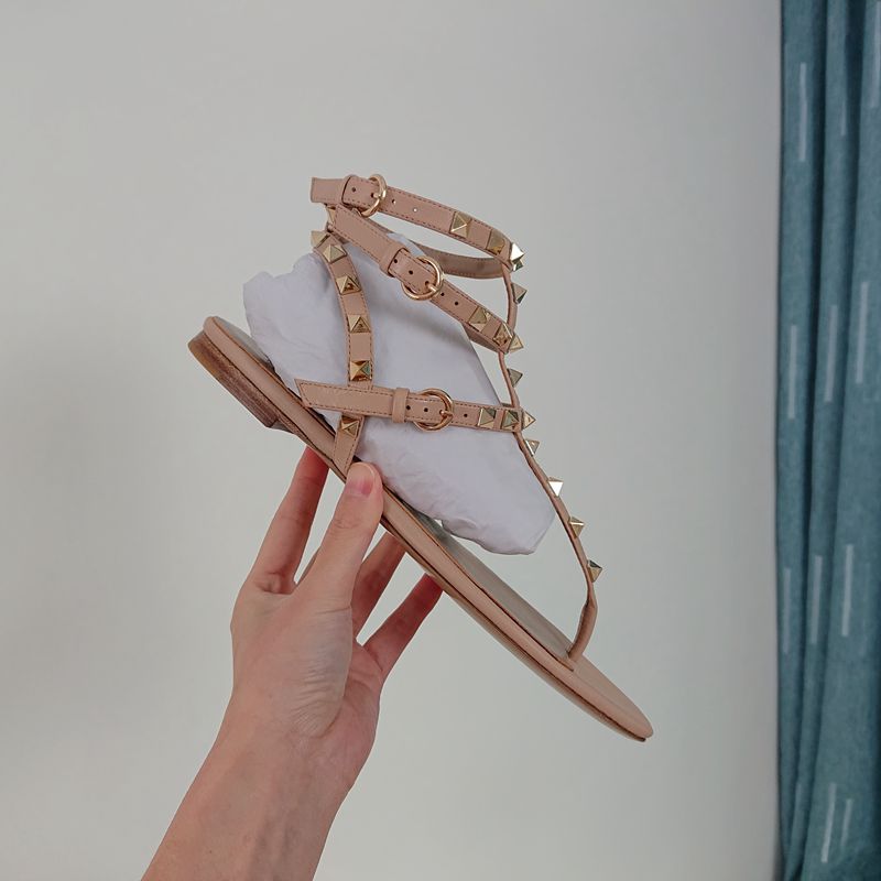 

Free Shipping Designer women Leather straps sandals Rivets Flat Gladiator Shoes Black Nude Party Shoes Size 35 to 40 100% Real Leather, Nude purple