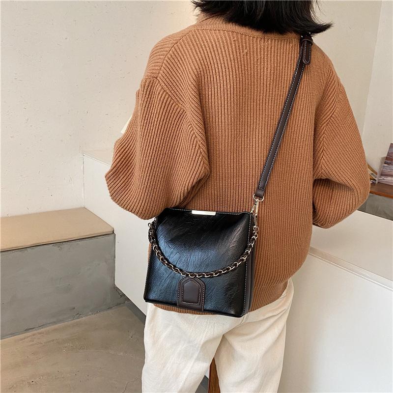 

European and American Retro Bucket Bag 2021 New Korean Ladies Wild Popular Underarm Bag Fashion Shoulder Messenger Female, Black
