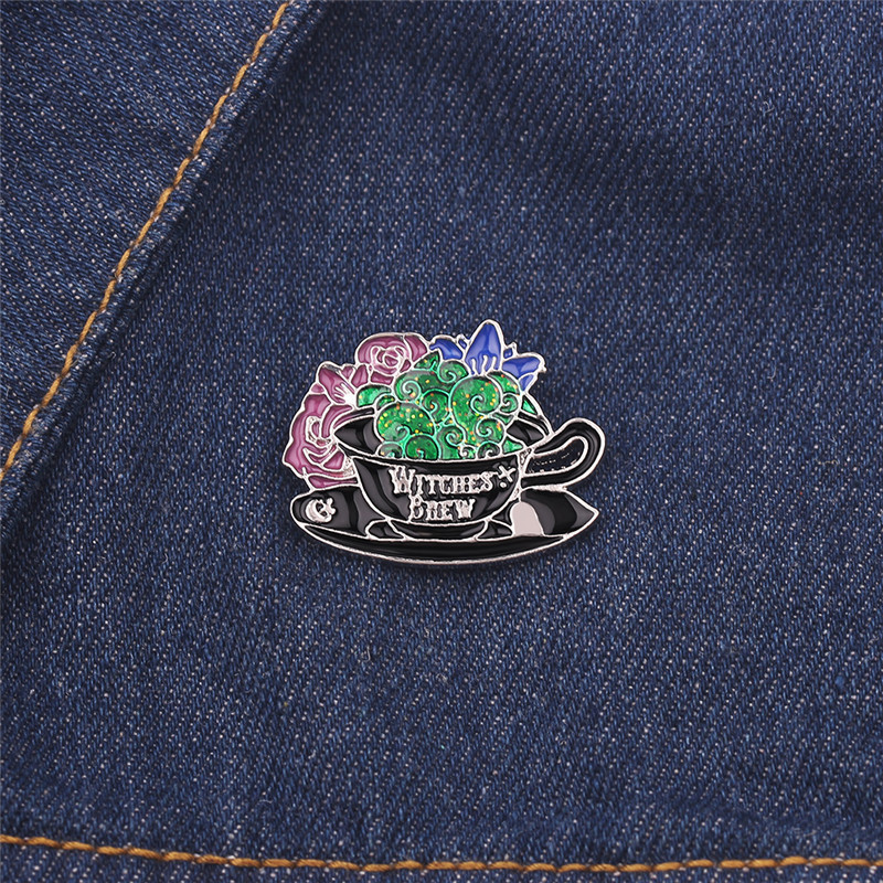 

Wholesale 10PCS / LOT Witches Brew brooch Lapel Pin Women Halloween Feminist Mother Gift Enamel Pin Broche 201009