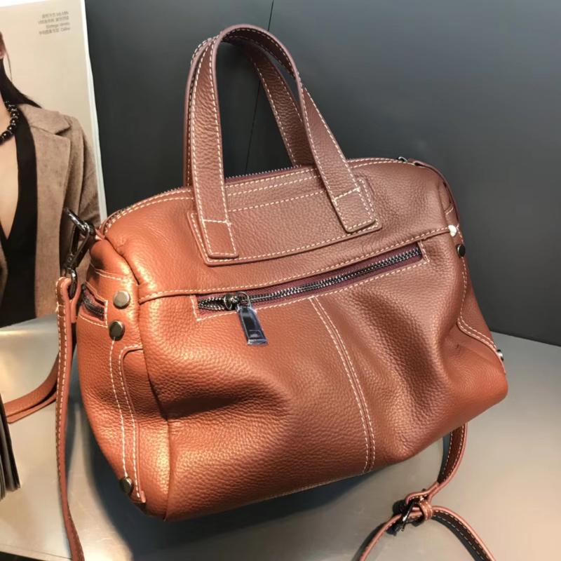 

2021 new top leather women's bag versatile atmosphere leisure pillow leather soft purses designer bags, Beige