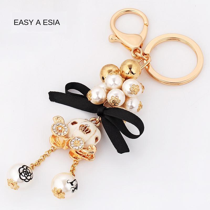 

New Pumpkin Carriage Alloy Keychain Pearl Pendant Hot Girl Key Chain Fashion Bag Car Keyring Accessories Gift Cute Woman