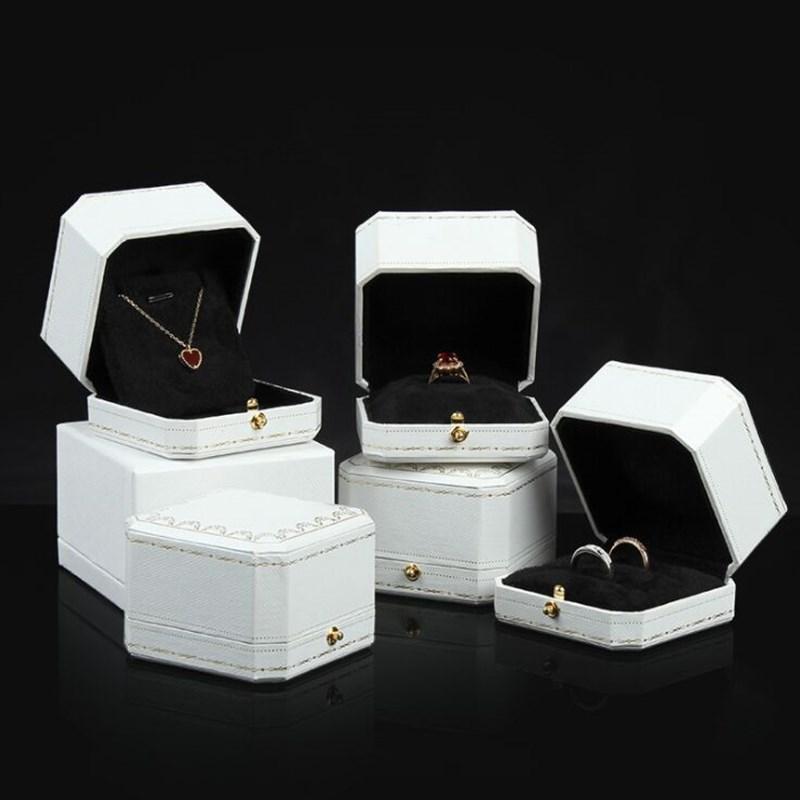 

Red color ring box High quality High grade diamond ring box necklace jewelry jewelry can be customized LOGO