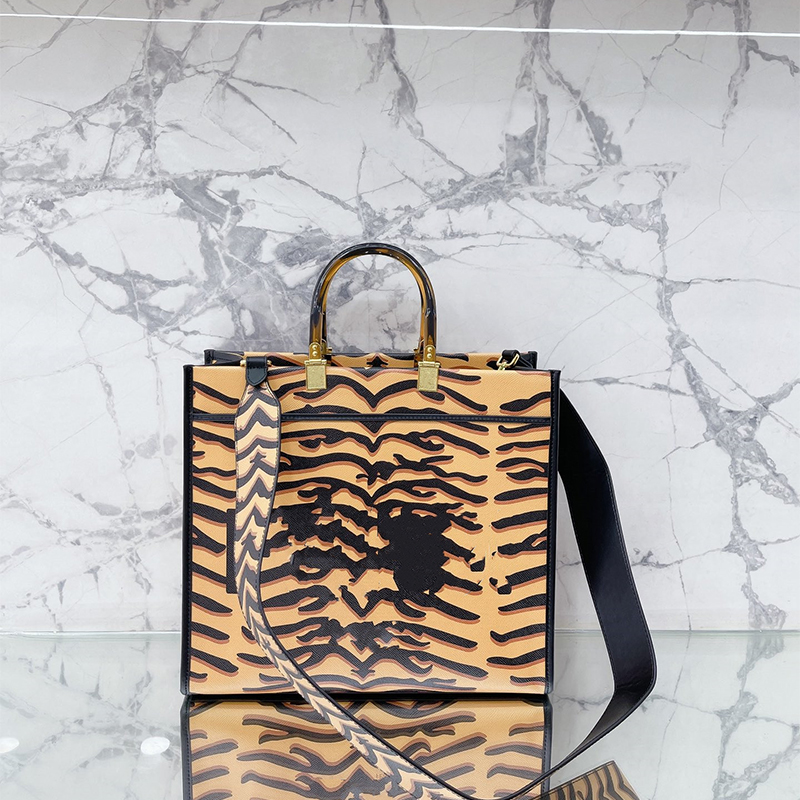 

Spring And Summer Tiger Print Tote Shopping Bags Tortoiseshell Handle Leather Famous Designer Handbag Large Capacity 35cm Messenger Bag Luxury Wallet Travel Bag, White 30cm