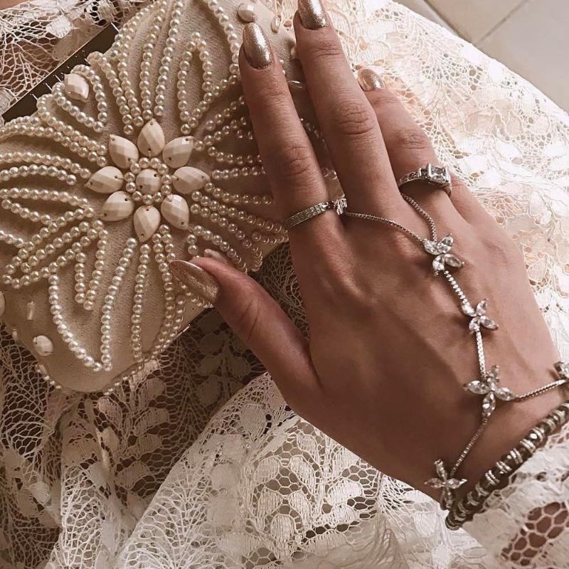 

1 Pcs Exquisite Xiao Zou Ju Crystal Silver Color Bracelets Women Temperament Fashion Wedding Party Jewelry Female Bracelet