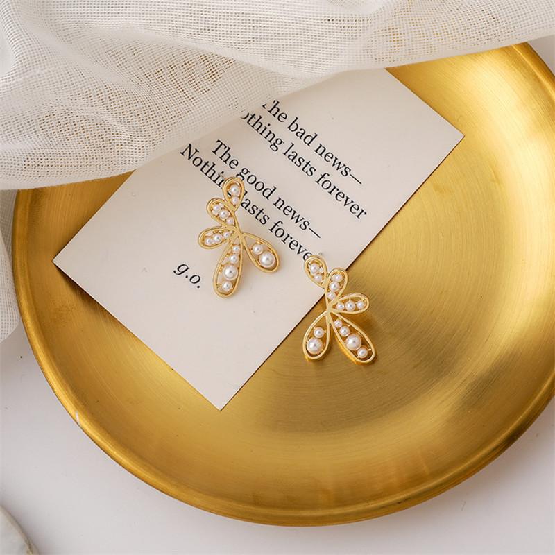 

Stud Han Edition Petals Earrings Personality Design Feeling Pearl Female Temperament Of Small Flowers Fan