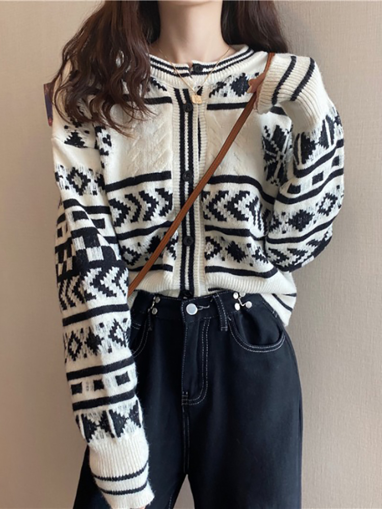 

2021 New female sweater wear new Korean retro top for fall and winter, White