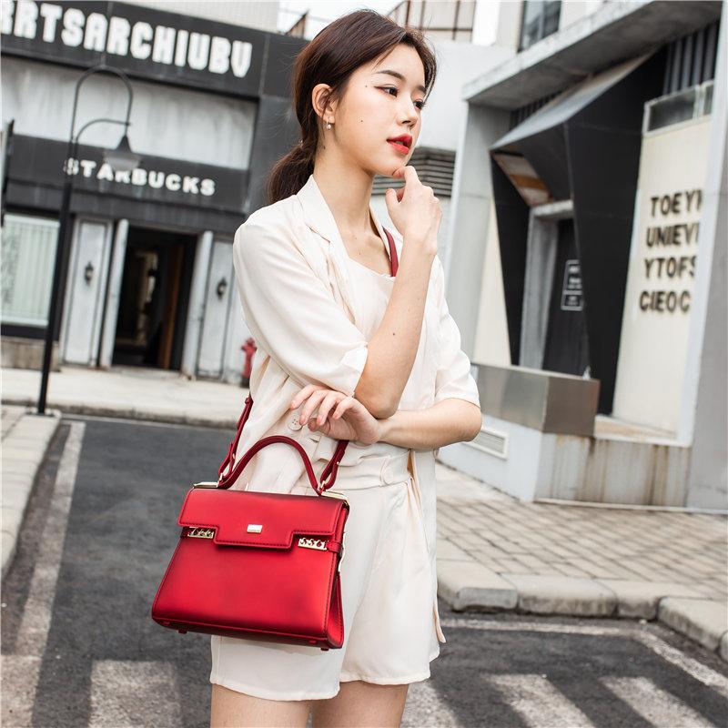 

2021 New High Quality Women Bag New Fashion Luxury Silica gel Shoulder Bag Pattern Chain Messenger Famous Brands Soft, Black