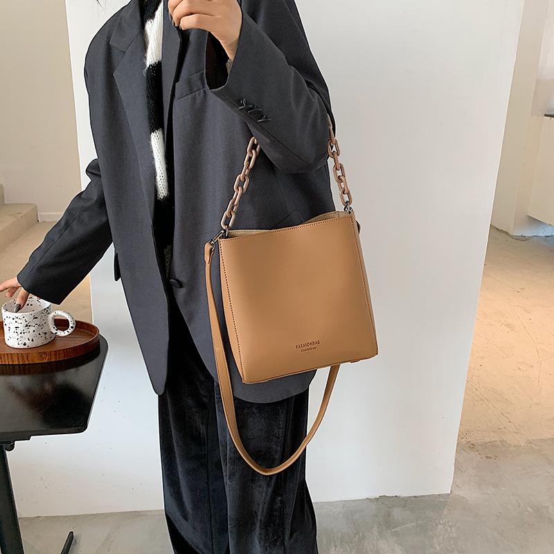 

European and American Retro Ladies One-shoulder Big Bag 2021 New Trendy Fashion Net Red Bucket Bag Wild Messenger Chain Handbag, Black