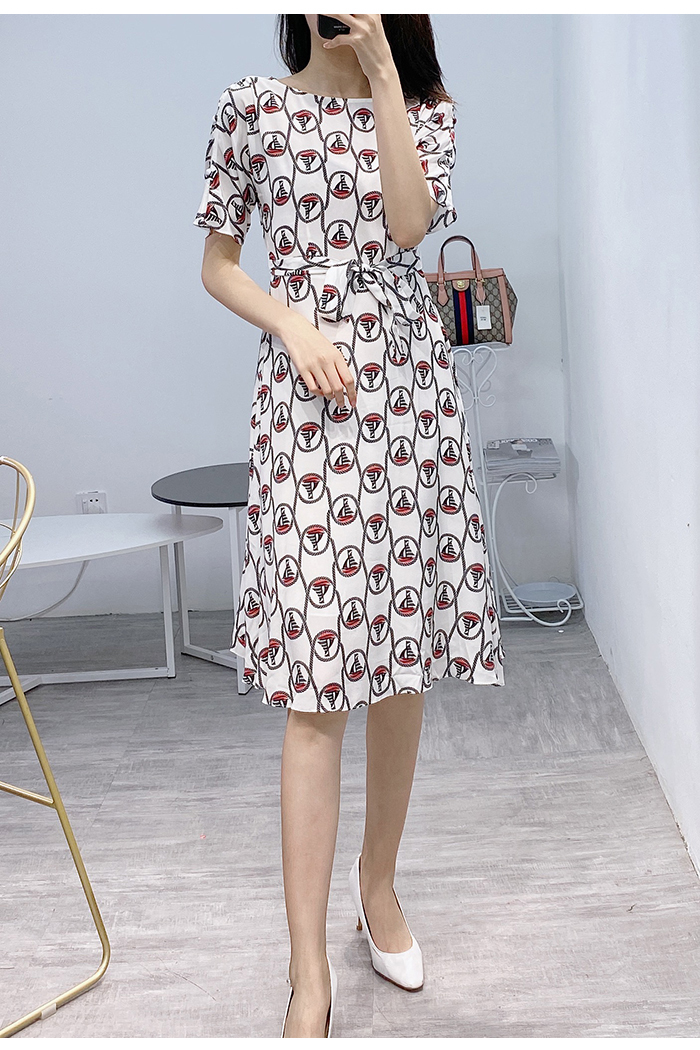 

2020 Printing 09 New B8413 Dressed in Silk M0g1, See chart