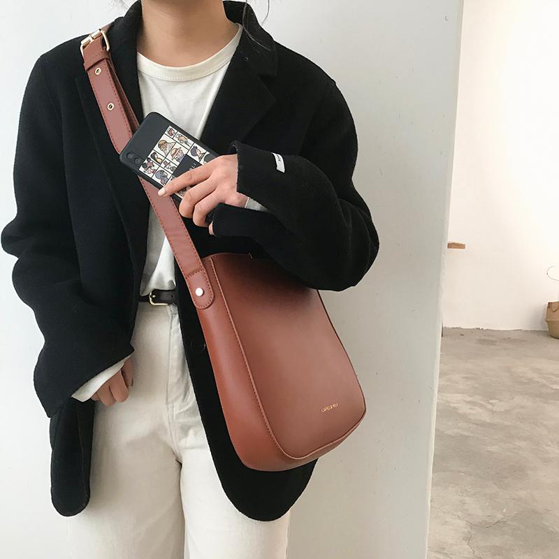 

2021 New Women Vintage Large Bag Simple All-match One Shoulder High Capacity Leather Pack Crossbody D926, Black