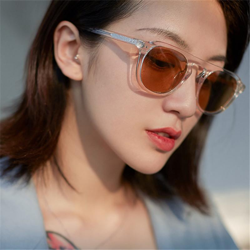 

Sunglasses Fashion Light And EEasy To Carry Women Luxury Retro Sun Glasses For Men Mirror Vintage Oculos Del