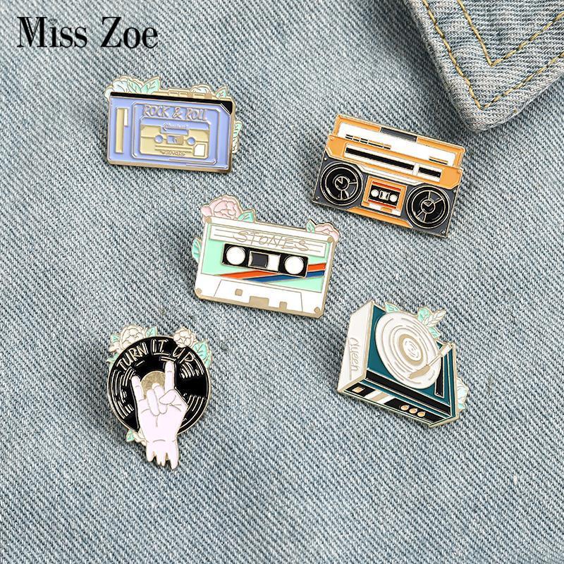 

Rock Until Dead Enamel Pin Vinyl Disc Player Music Tape Cassette Brooch Bag Lapel Pin Old School Badge Jewelry Gift for Friends1