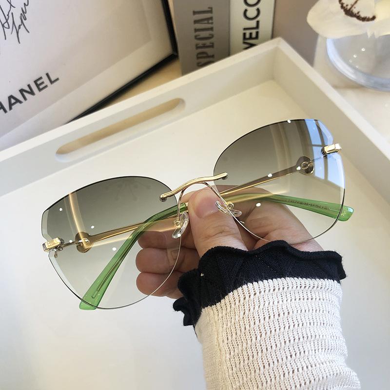 

Chic Rimless Sunglasses Women Men High Quality Shades Luxury Square Sun Glasses For Female Heart Shaped Temples