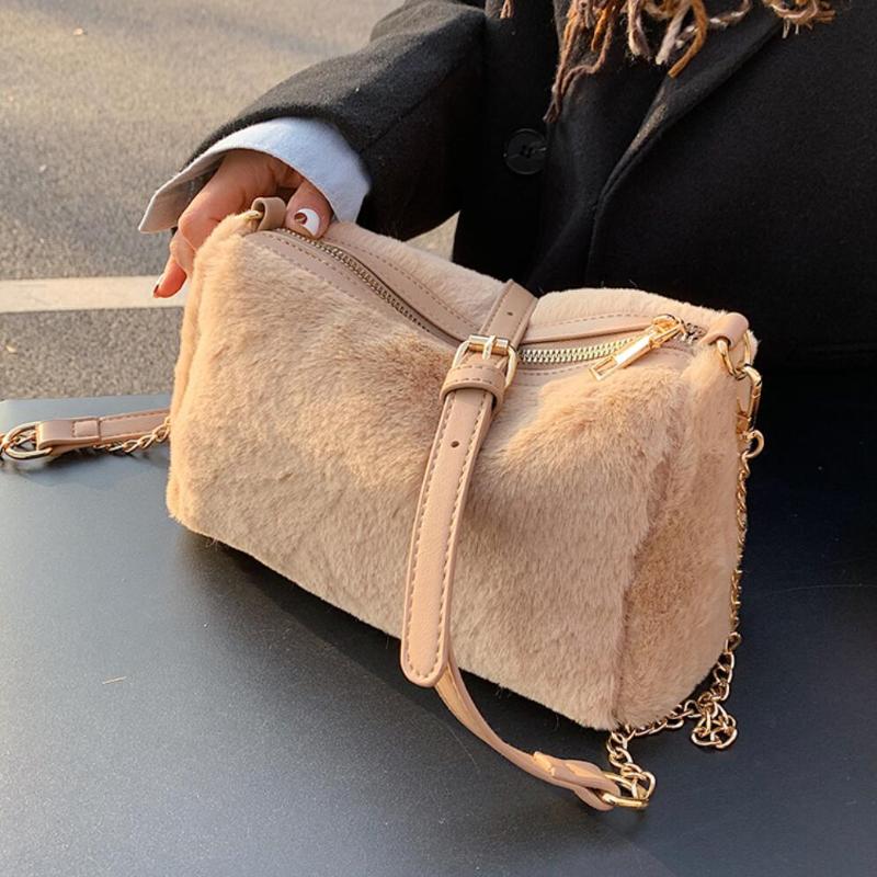 

Weave Shoulder strap Armpit bag 2021 Fashion New High-quality Soft Plush Women's Designer Handbag Chain Shoulder Messenger Bag, Black