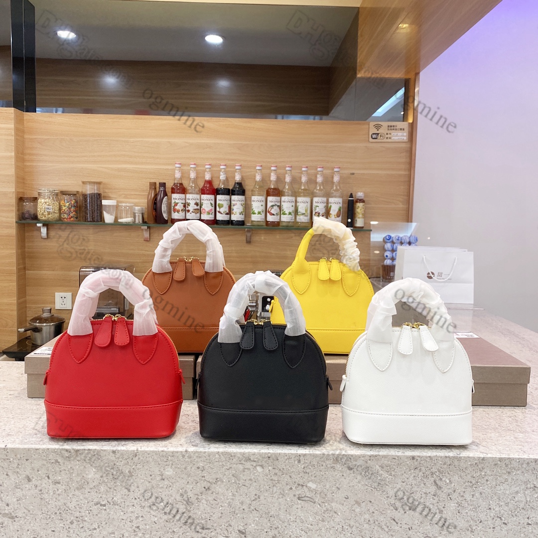 

WOMENS bags BLACK WHITE Ville Smalls Handbag in blacks small grain calfskin Leather Shell bag 18cm Front printed embossing logo women Shiny gold hardware (brass)