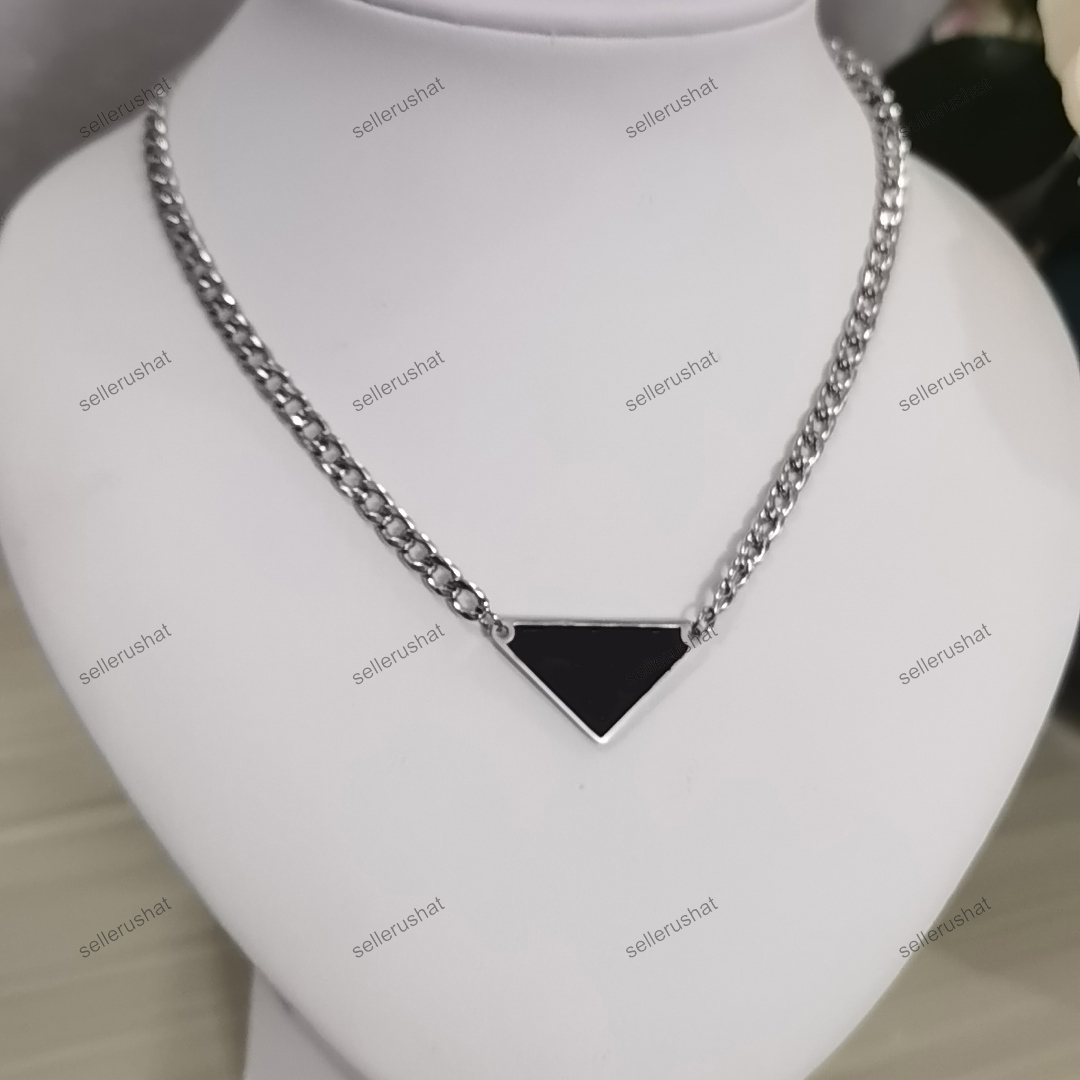 

Fishion Necklace for Men Woman Unisex Pendant Necklaces Classic Style Jewelry Correct Letter Metal Plate Wholesale, Silver