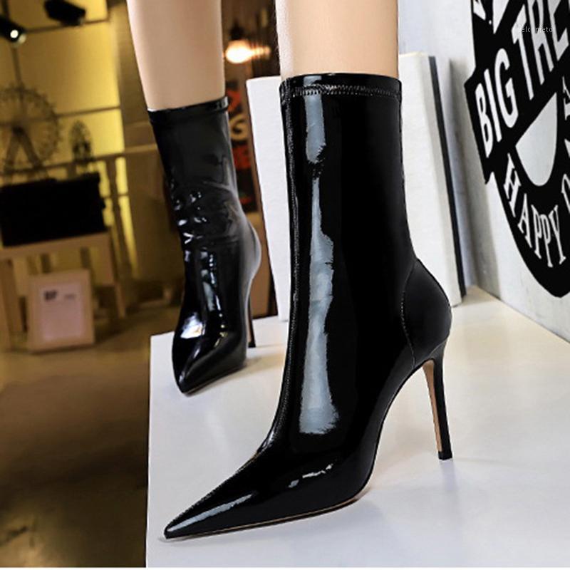 

Pointed short boots winter thin skinny boots European and American fashion sexy nightclubs were thin, shiny patent leather1, Black