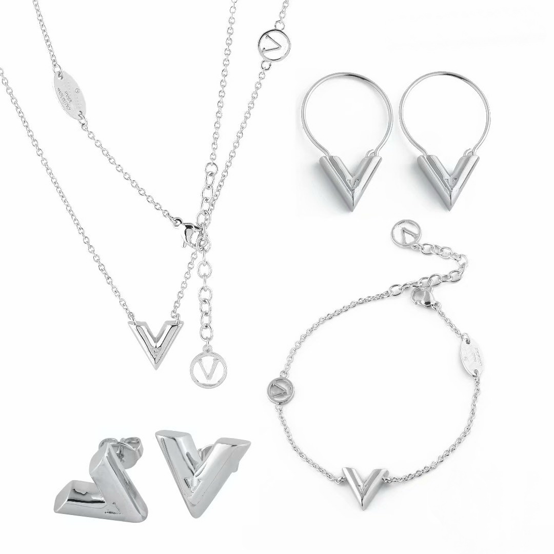 

Europe America Style Jewelry Sets Lady Women Titanium Steel Engraved V Initials Charm Pendant Essential V Necklace Bracelet Earrings M63197, No original box
